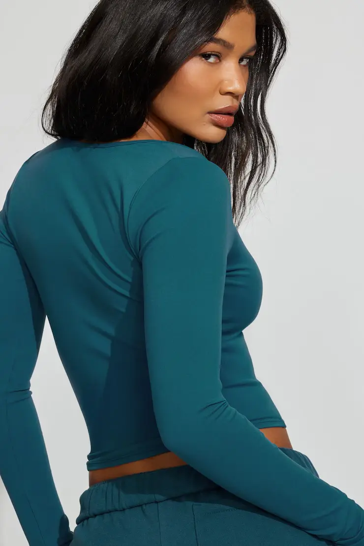 Sleek V-Neck Long Sleeve Top - Image 3