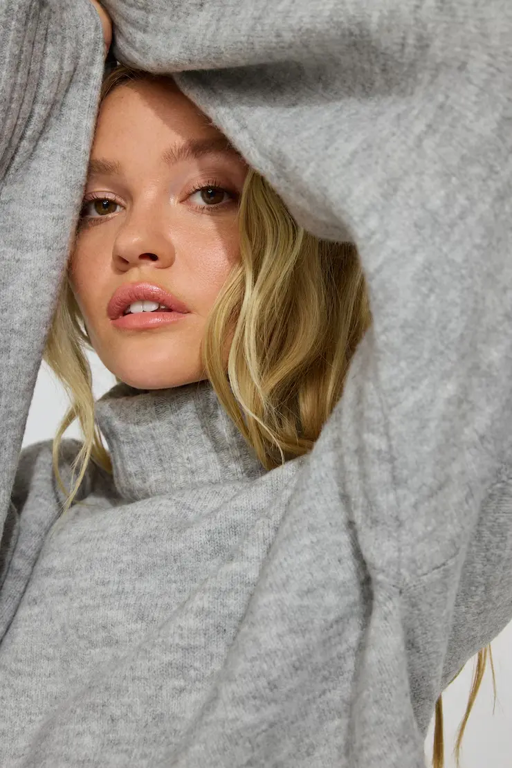 Spongy Cropped Turtleneck - Image 3