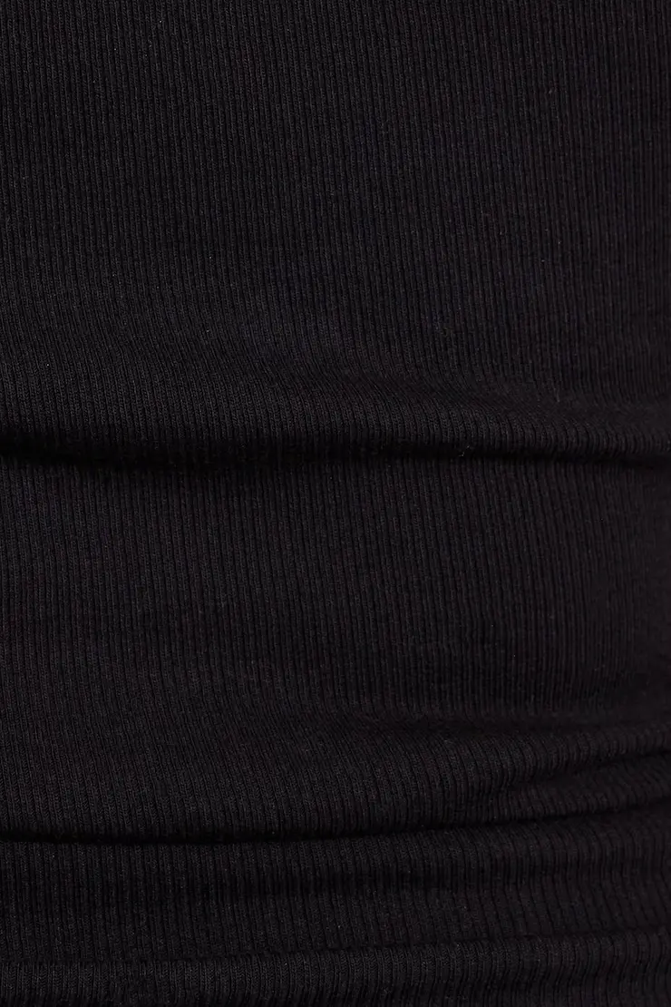Snatchrib Deep V-Neck T-Shirt - Image 4